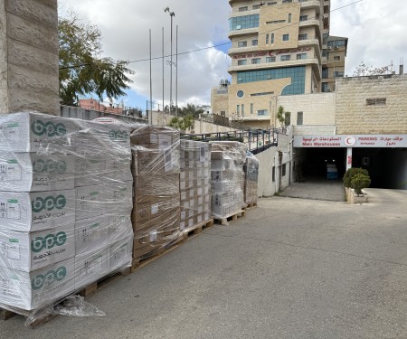 الهلال الأحمر الفلسطيني يسير 9 شاحنات محملة بأكثر من 3 ملايين وحدة دواء لإنقاذ الوضع الصحي في غزة